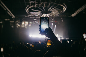 Capturing live concert moments on a smartphone