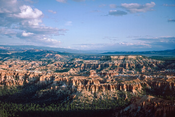 Obraz premium Natural landscape of limestone and sandstone rock formations inside a national parks in utah and arizona in north america in summer