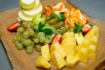 Fresh Fruit Platter for Healthy Snacking. A vibrant selection of fresh fruits, including grapes, strawberries, pineapple, and kiwi, beautifully arranged for a snack or party.