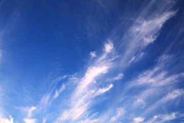 Fototapeta na wymiar 青空と雲のデザイン的空模様