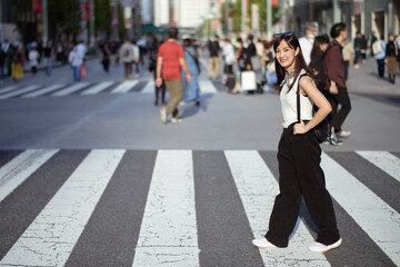 Commuting chic, Unrecognizable commuters in Tokyo, a fashionable fusion of work and personal style. - obrazy, fototapety, plakaty