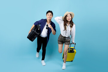 Asian tourist couple They are excited. Vacation day.