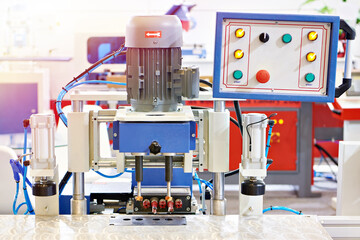 Automatic boring machine for the door lock