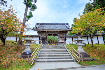初秋の中尊寺　本坊表門　岩手県平泉町　Chusonji Temple in early autumn. Iwate Pref, Hiraizumi town.