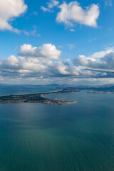 玄界灘・博多湾・博多の町並み　福岡空港への着陸前