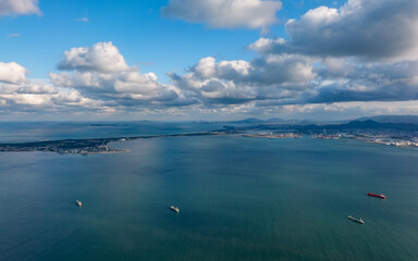 玄界灘・博多湾・博多の町並み　福岡空港への着陸前