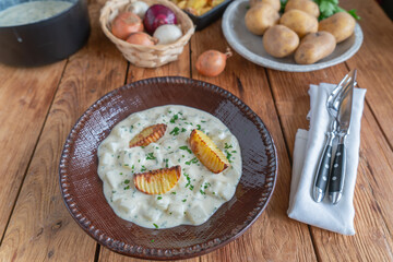 kohlrabi gemüse in der herstellung abgebunden suppe sauerrahm speisestärke 