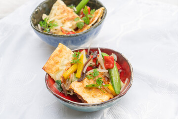 Teigtaschen gefüllt asiatisch gemüse 