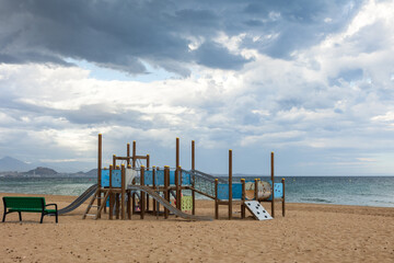 Fototapeta na wymiar Spiaggia nella località di Urbanova ad Alicante, Spagna