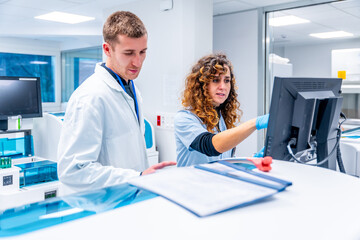 Obraz na płótnie Canvas Scientists working together in a pathological anatomy laboratory research