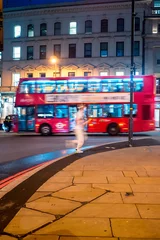 Papier Peint photo autocollant Bus rouge de Londres Running In The Night