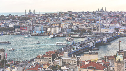 Obraz premium Istanbil panorama as seen from Galata tower. Golden horn, Fatih and Galata bridge. Old photo stylization. Istanbul, Turkey (Turkiye)