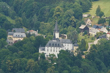 Fototapeta na wymiar Blick auf Schloss Purschenstein in Neuhausen im Erzgebirge vom Schwartenberg aus 