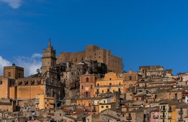 Fototapeta na wymiar view of the Sicilian mountain town of Caccamo with the church and Norman castle