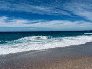 Fototapeta na wymiar Fresh blue and azure sea, sea horizon background
