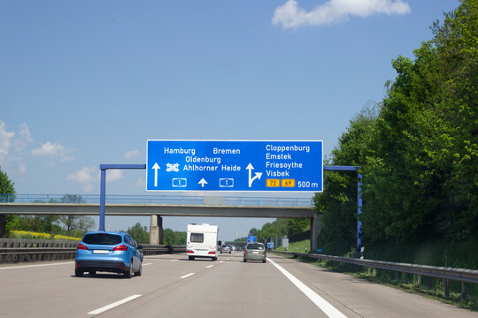 Hinweisschild A1, Ausfahrt, Cloppenburg, Emstek, Friesoythe, Visbek in Richtung Bremen