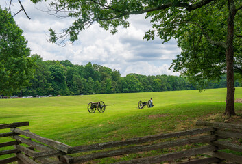 One of the cannons of the gun battery at the 24 Gun Trail, Kennesaw Mountain National Battlefield park. This is also the entrance with a huge green field and historic war spots worth to visit.  - obrazy, fototapety, plakaty