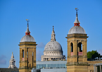 Obraz premium Cannon Street Station Towers Flank the Dome of St Pauls