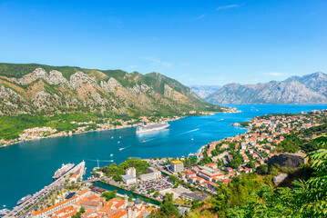 Fototapeta na wymiar Cruise liner in Kotor