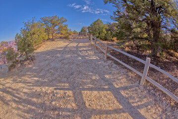 Fototapeta na wymiar Rim Trail east of Hopi Point AZ