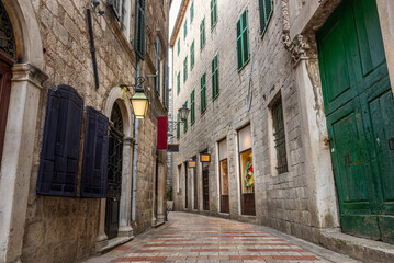 Fototapeta premium Narrow street in Kotor