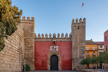 La Puerta del León del Alcázar de Sevilla, España.