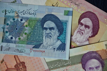 unos billetes actuales de Iran