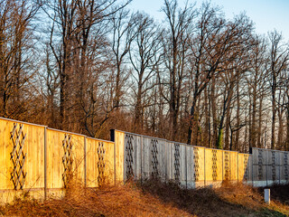 Lärmschutzwand an einer Landstrasse