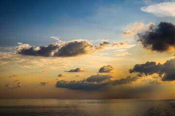 Obraz premium sunset over the sea