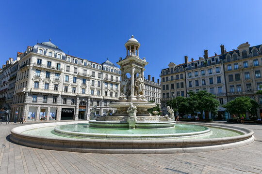 Fountain at Jacobin's place - Lyon, France