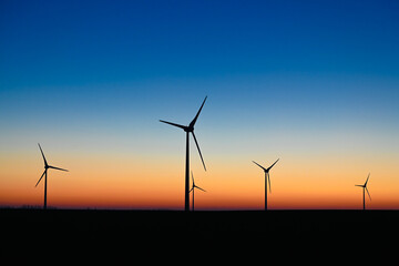 coucher de soleil eolienne energie ecologie