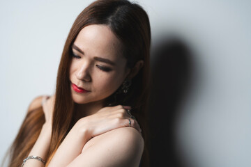 Naklejka premium ロングヘアの女性
