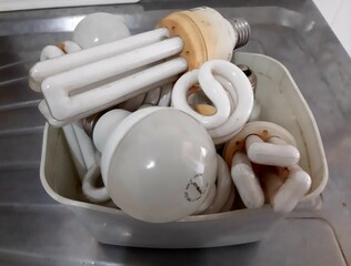 Fototapeta na wymiar Lâmpadas queimadas para reciclagem - Burnt out light bulbs for recycling