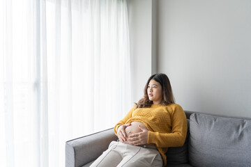 worried pregnant woman concerned and anxious woman in pregnancy overthinking worrying about pregnancy problem Pregnancy depression Mental health - obrazy, fototapety, plakaty