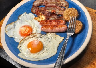 fried eggs with bacon