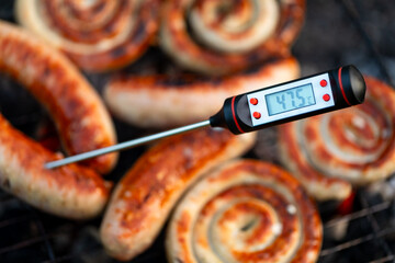 Digital thermometer shows unsafe cooking temperature - obrazy, fototapety, plakaty
