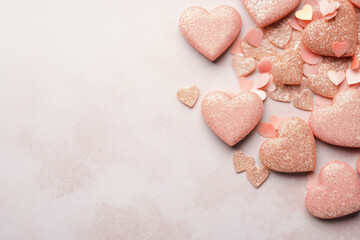 Obraz premium Valentine's Day background with pink hearts and confetti.
