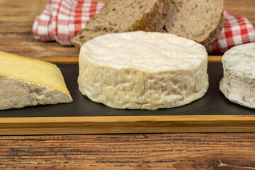 camembert fermier, fabriqué en france (Normandie), en gros plan