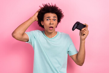 Photo of shocked impressed man dressed blue t-shirt losing playstation game isolated pink color background - obrazy, fototapety, plakaty