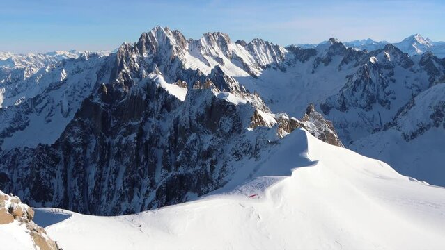 Hay lugares que me quitan el habla y Aiguille du Midi es uno de ellos. 