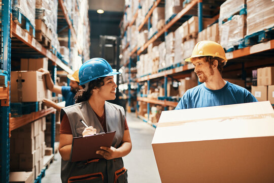 Logistics team working together in a warehouse