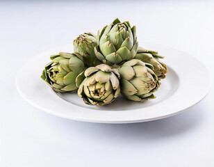 Fototapeta premium Carciofo a spicchi e intero in un piatto bianco