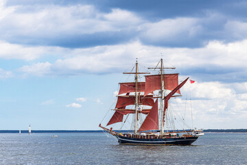 Fototapeta premium Segelschiff auf der Ostsee während der Hanse Sail in Rostock