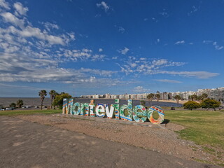 Letreiro de Montevidéu em Pocitos no Uruguai (Letras Montevideo)
