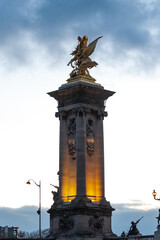 Obraz premium Golden Statue Pont Alexandre Bridge