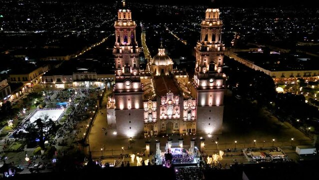 Catedral de Morelia, Centro Historico durante la noche, toma con drone