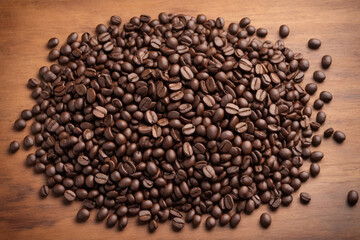 Naklejka premium coffee beans on a wooden background. Overhead view of coffee beans on table. , perfect composition, beautiful detailed , 8k photography, photorealistic , soft natural perfect light