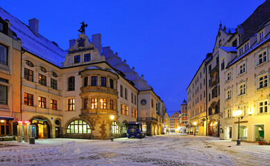 Fototapeta na wymiar Tavern Hofbräuhaus in early morning, in winter with snow, Munich, Bavaria, Germany