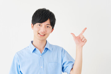 チェックサインをする男性　白背景