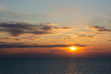 Fototapeta premium 静かな海の夕暮れ 